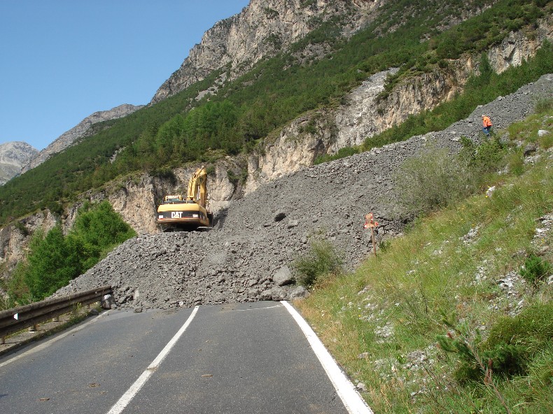 Frana strada passo dello Stelvio
